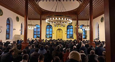 700 yıllık Orhan Camii'nde bayram coşkusu