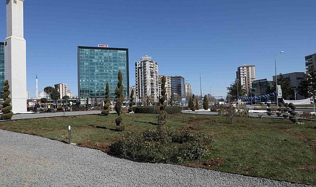 8 bin metrekarelik Dünya Kavşağı çevreci peyzajla yenilendi