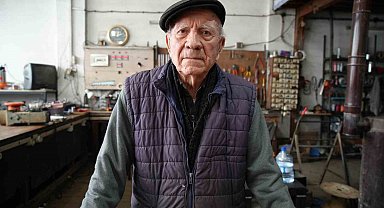 88'lik usta gençlere taş çıkarıyor