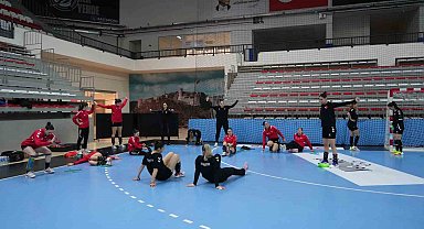A Milli Kadın Hentbol Takımı, Çekya maçının hazırlıklarını Kastamonu'da sürdürdü