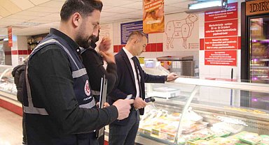 Adana'da Ramazan Bayramı öncesi marketlerde fiyat ve etiket denetimi yapıldı