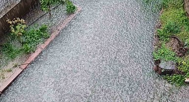 Adana'da yağmur sele neden oldu