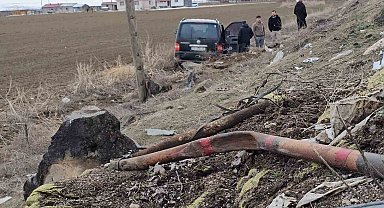 Adilcevaz'da kontrolden çıkan araç takla attı: 1 kişi yaralandı