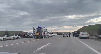 Adıyaman'da hafif ticari araç otomobille çarpıştı: 5 yaralı
