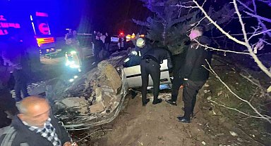 Adıyaman'da otomobil şarampole yuvarlandı: 2 yaralı