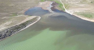 Adıyaman'ın kanalizasyon atığı Atatürk Barajı'nı siyaha bürüdü