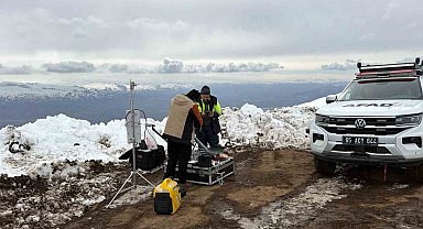 Ağrı Dağı'nda kaybolan dağcıyı arama çalışmaları 3'üncü gününde sürüyor