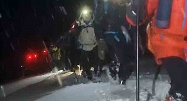 Ağrı Dağı'nda zirve tırmanışı yarıda kaldı