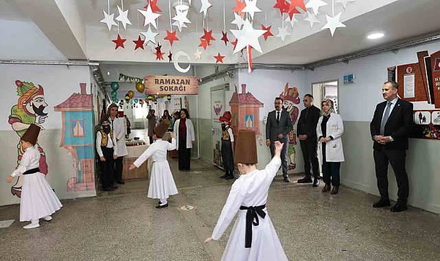 Ağrı Valisi Bozkurt, Ramazan etkinliklerinde öğrencilerle bir araya geldi