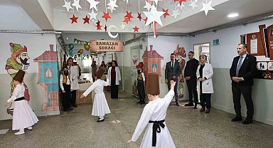 Ağrı Valisi Bozkurt, Ramazan etkinliklerinde öğrencilerle bir araya geldi