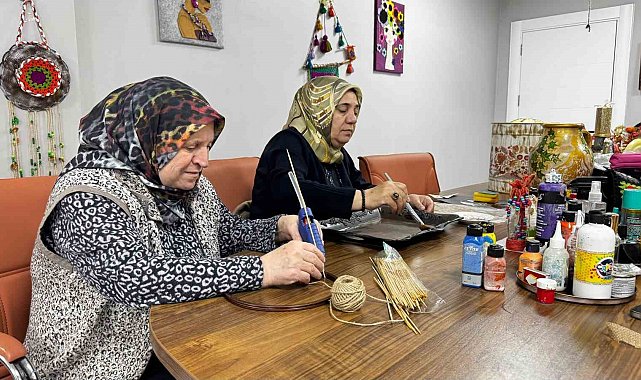 Ağrı'da atık ürünler sıfır atık kursunda sanata dönüşüyor