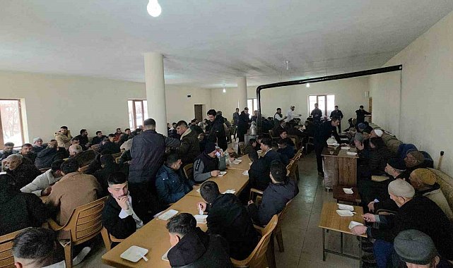 Ahlat'ta bayram geleneği yaşatılıyor: Halise yemeği aynı sofrada buluşturuyor