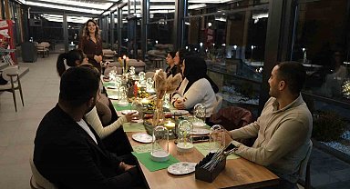 Ahlat'ta iftar sonrası cam fanus boyama etkinliği