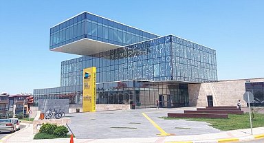 AK Parti Denizli İl Başkanı Subaşıoğlu: "Biz yaptık, siz de yapın. Pamukkale'nin gençlerini kütüphanesiz bırakmayın"