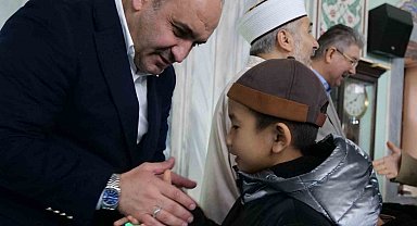 AK Parti İl Başkanı Gürhan Albayrak, Reşadiye Camii'nde vatandaşlarla bayramlaştı