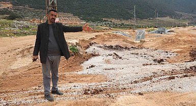 Akaryakıt karıştığı iddia edilen yağmur suyu birikintisinden su içen 43 küçükbaş hayvan telef oldu