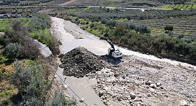 Akdeniz Belediyesinden taşkın riskine karşı yoğun mesai