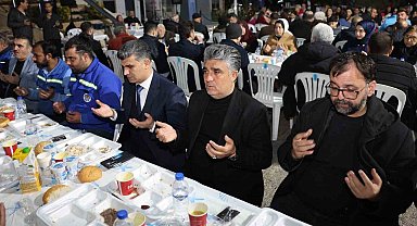 Akdeniz'de birlik sofrası: Kaymakam Şener personelle iftar yaptı