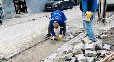 Akdeniz'de yol ve kaldırımlar yenileniyor