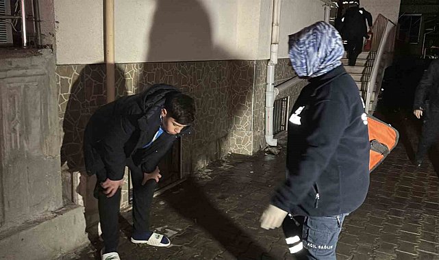 Aksaray'da apartmanda yangın paniği: 6 kişi dumandan etkilendi