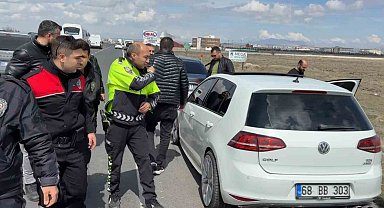 Aksaray'da nefes kesen şüpheli polis kovalamacası kamerada: 3 gözaltı