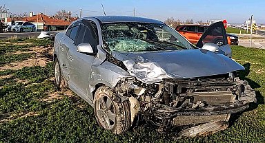 Aksaray'da otomobil tali yoldan çıkan araçla çarpıştı: 2 yaralı