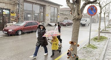 Aksaray'ın Güzelyurt ilçesinde şiddetli yağış etkili oluyor
