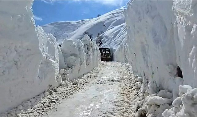 Aktoprak yolundaki çığ temizlendi