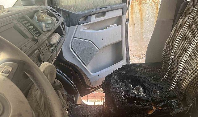 Alanya'da hafif ticari araç yangını korkuttu