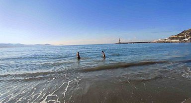 Alanya'da sabahın serinliğinde deniz keyfi