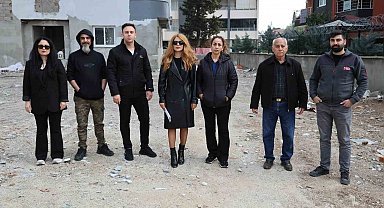 Aldıkları daireler yıllardır bitmeyen mağdurlar inşaat önünde eylem yaptı