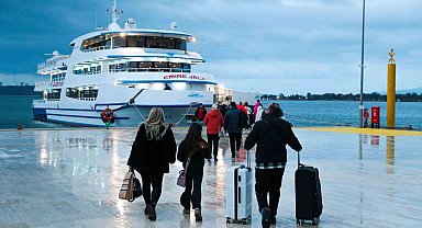 Aliaport Deniz Yolcu İskelesi'nde ilk sefer yapıldı