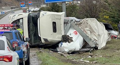 Almanya'dan Türkmenistan'a giden tır Samsun'da devrildi: 1 yaralı