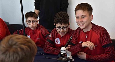 Altıeylül Belediyesporun sporcuları bilim dünyasını keşfetti