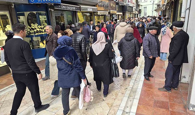 Altın fiyatları düşünce vatandaşlar kuyumculara akın etti