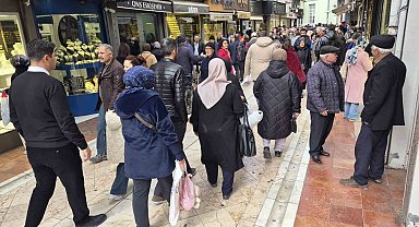 Altın fiyatları düşünce vatandaşlar kuyumculara akın etti