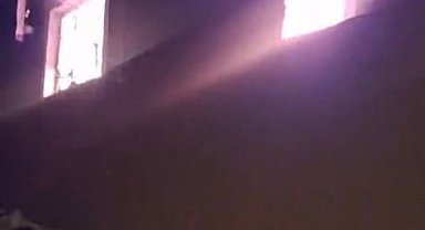 Altınözü'nde evden alevler yükseldi