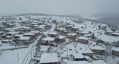 Amasya'ya Mart ayında kış geri döndü, Alan köyünde karlı yol greyderle açıldı