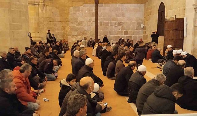 Anadolu'nun "El Hamrası" Kadir Gecesi'nde doldu taştı