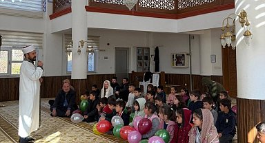 Anamur'da çocuklar camilerde manevi değerleri öğreniyor