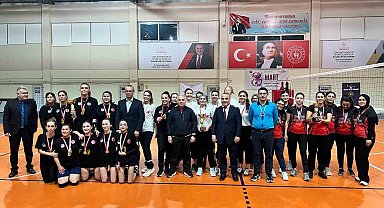 Anamur'da Kadınlar Günü Voleybol Turnuvası tamamlandı