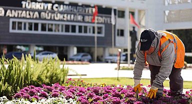 Antalya Büyükşehir Belediyesi ile şehre kadın eli değiyor