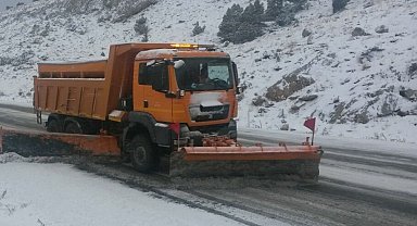 Antalya-Konya karayolunda kar etkisini sürdürüyor