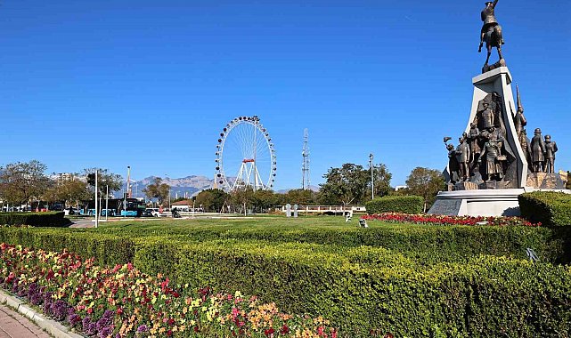 Antalya'da bahar hazırlığı: 4 milyon çiçek toprakla buluşuyor