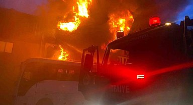 Antalya'da inşaat malzemeleri deposunda yangın