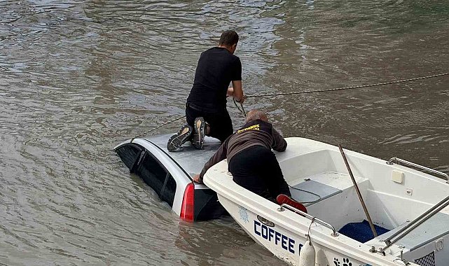 Antalya'da kontrolden çıkan otomobil ırmağa uçtu