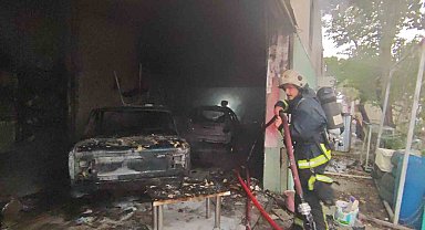 Antalya'da oto boyama atölyesindeki yangında iki iş yeri zarar gördü