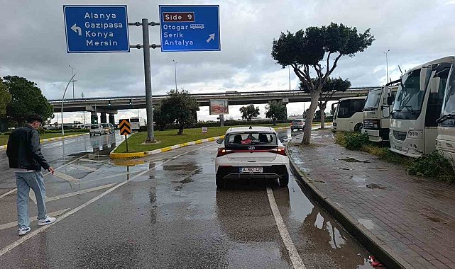 Antalya'da otomobille motosiklet çarpıştı: 2 yaralı