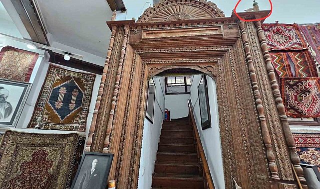 Antalya'daki halı dükkanında dekor olarak kullanılan tarihi mihrap Konya'ya dönüyor