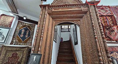 Antalya'daki halı dükkanında dekor olarak kullanılan tarihi mihrap Konya'ya dönüyor